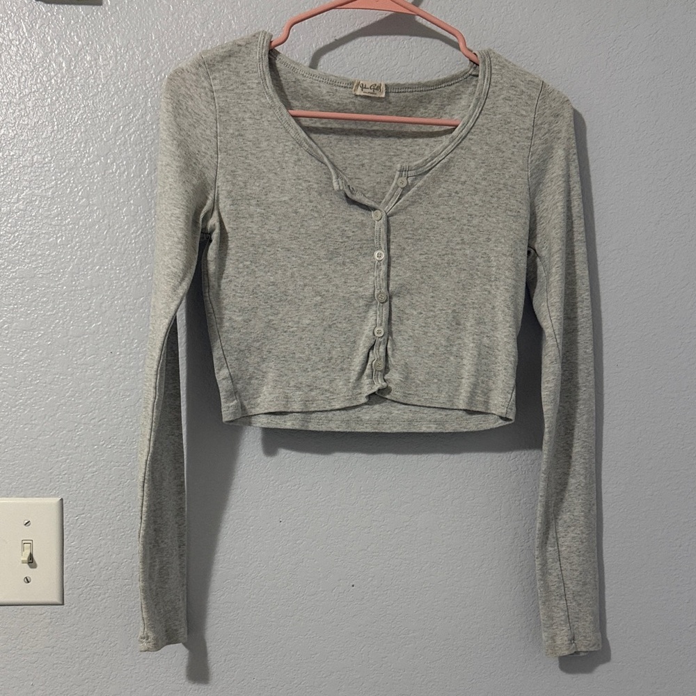 PacSun Light Gray Cropped Button-Front Long Sleeve Top